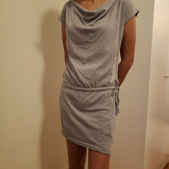 Bench dress - Picture 2 of 4